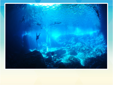 海中洞窟までダイビング