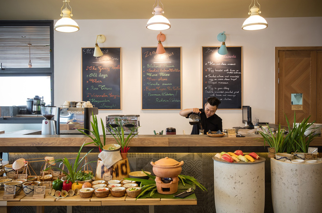 カフェのようなレストランでの朝食（ZEN ROOFTOP）