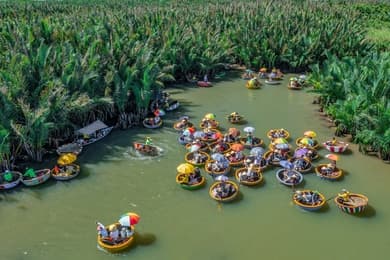 	【2名以上参加】【半日】自転車でのどかな田園風景をサイクリング＆水牛乗り体験！野菜村を巡った後はココナッツジャングルでお椀ボートのリバークルーズ！