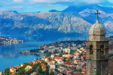 【混載プラン】【終日】隣国モンテネグロを堪能！
美しき港町 城壁に囲まれた中世の都市コトルと海に浮かぶ教会が有名なぺラストツアー