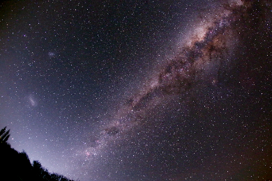 【日本語ガイド】
大型望遠鏡付き天文台でのぞく！星空ツアー